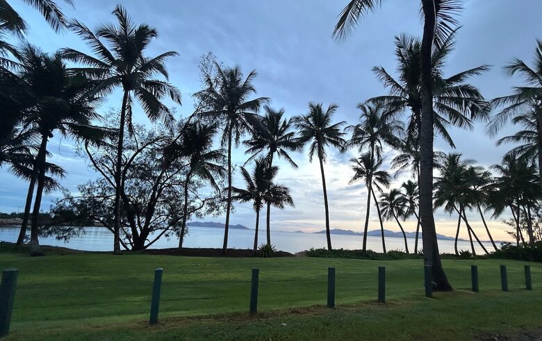 Nelly Bay Waterfront Apartment with Alfresco Living - Nelly Bay, Australia