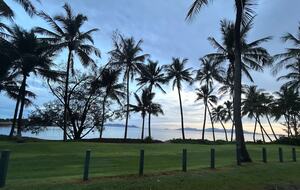 Nelly Bay Waterfront Apartment with Alfresco Living - Nelly Bay, Australia
