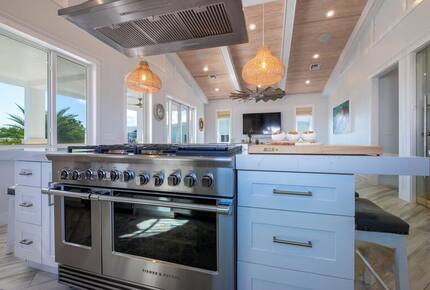 Modern Keys Escape with Rooftop & Sunset Views - Tavernier, Florida