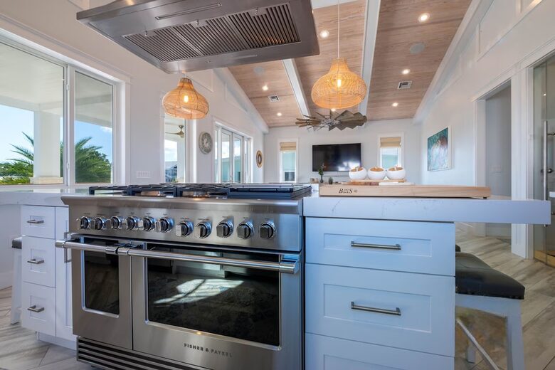 Modern Keys Escape with Rooftop & Sunset Views - Tavernier, Florida