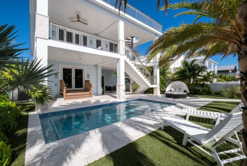 Modern Keys Escape with Rooftop & Sunset Views - Tavernier, Florida