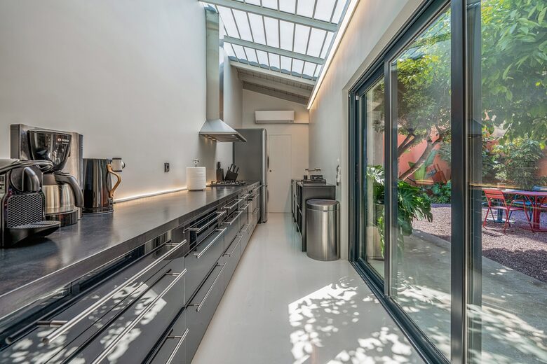 Designer Loft Living in Historic Athens - Athens, Greece