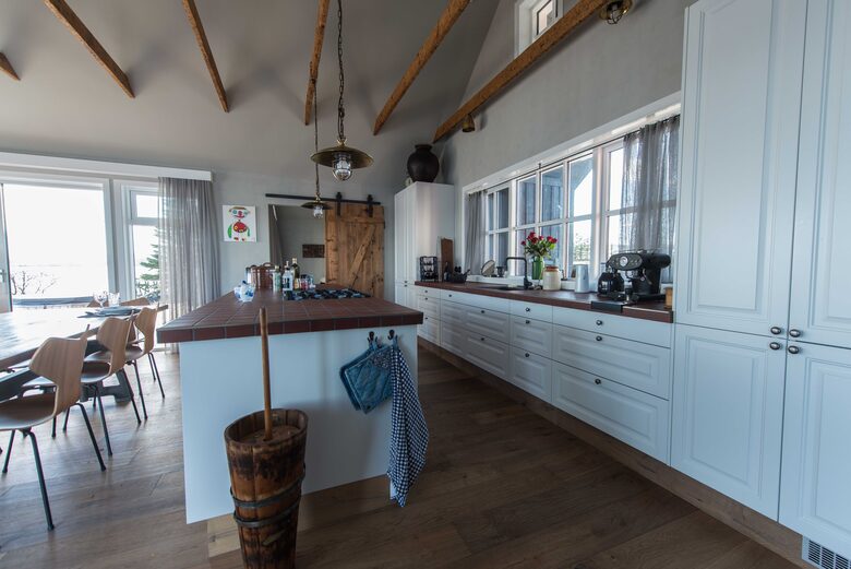 A Lakeside Tribute to Icelandic Heritage - Selfoss, Iceland