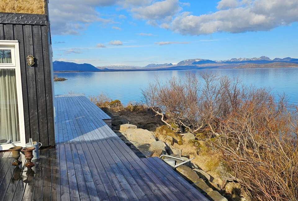 A Lakeside Tribute to Icelandic Heritage - Selfoss, Iceland