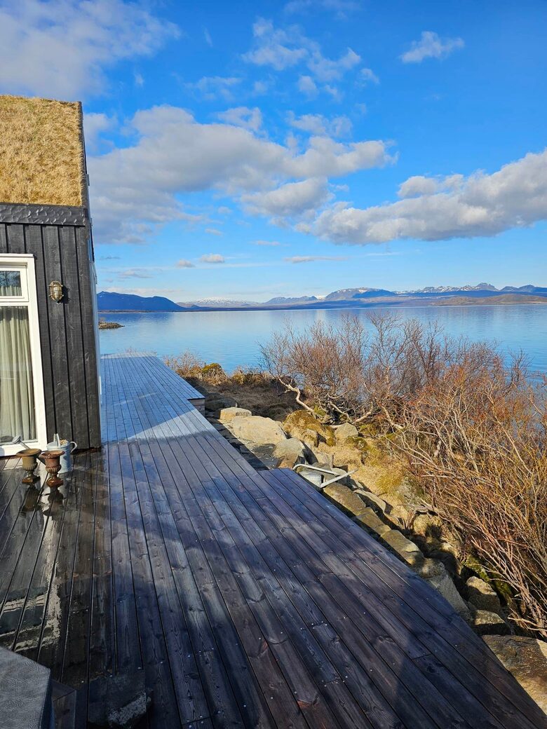 A Lakeside Tribute to Icelandic Heritage - Selfoss, Iceland