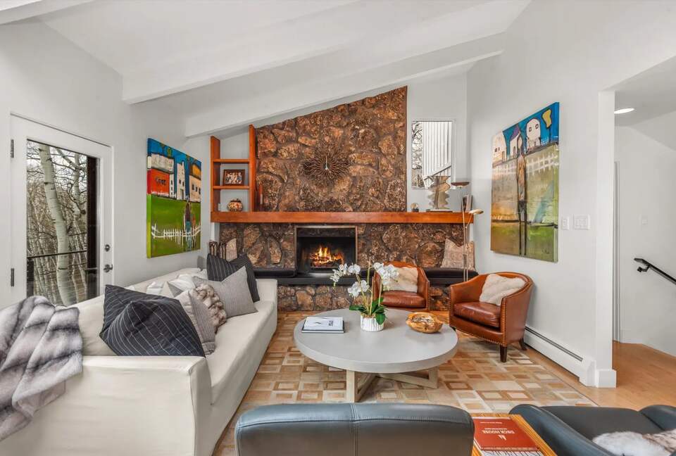 Aspen Amazing | Walk-to-Town | Aspen Mountain and Crystal Lake Views - Aspen, Colorado