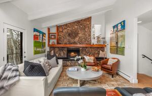 Aspen Amazing | Walk-to-Town | Aspen Mountain and Crystal Lake Views - Aspen, Colorado