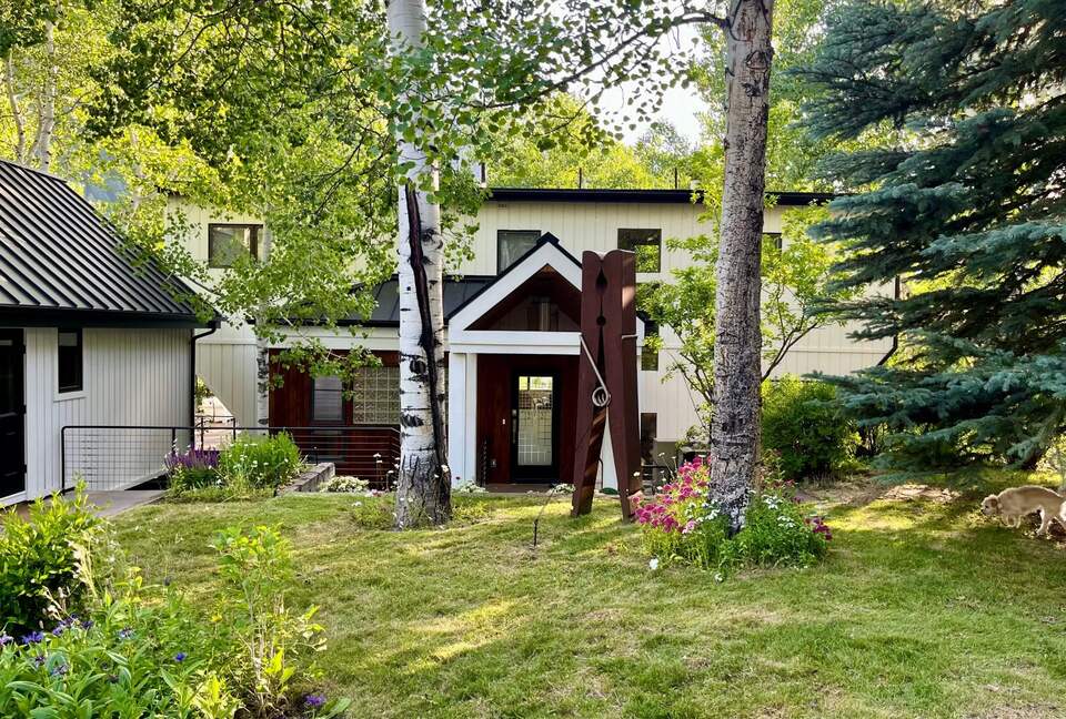 Aspen Amazing | Walk-to-Town | Aspen Mountain and Crystal Lake Views - Aspen, Colorado