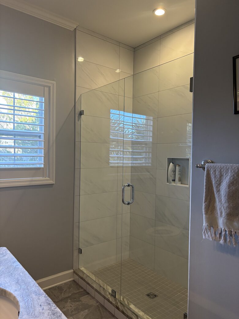 Main level bath room ensuite to bedroom 1