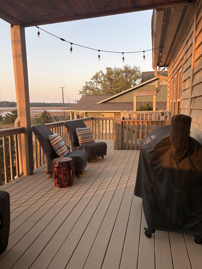 Main level balcony with seating, grill, and lift