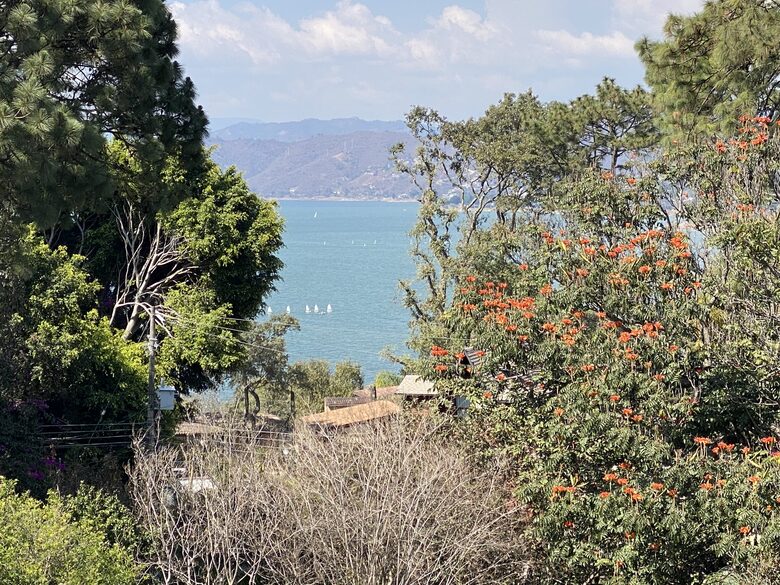 Valle de Bravo Estate with Villa & Private Bungalow-Casa Majaika. - Valle de Bravo, Mexico