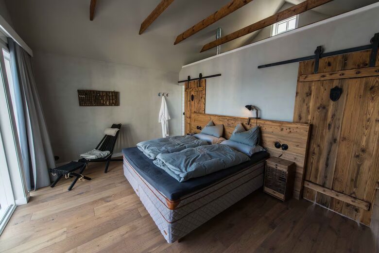 A Lakeside Tribute to Icelandic Heritage - Selfoss, Iceland