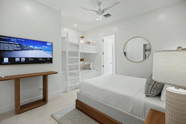 Tar Bay Oceanfront Splendor | Includes Pool and Guest House - Great Exuma, Bahamas