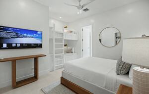Tar Bay Oceanfront Splendor | Includes Pool and Guest House