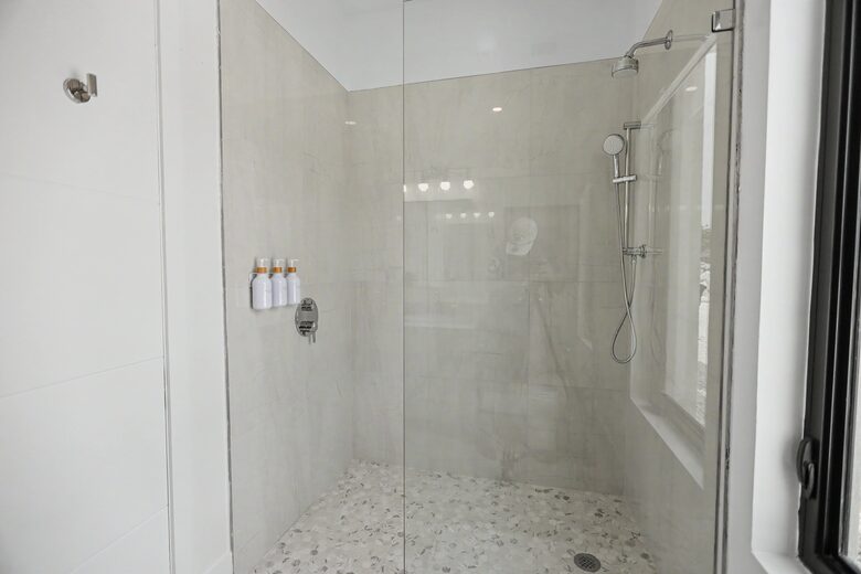 Tar Bay Oceanfront Splendor | Includes Pool and Guest House - Great Exuma, Bahamas