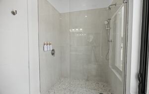Tar Bay Oceanfront Splendor | Includes Pool and Guest House