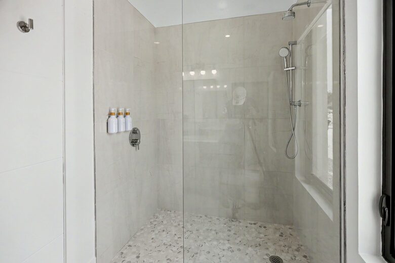 Tar Bay Oceanfront Splendor | Includes Pool and Guest House - Great Exuma, Bahamas