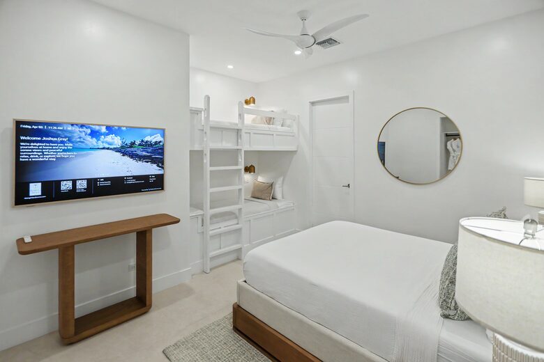 Tar Bay Oceanfront Splendor | Includes Pool and Guest House - Great Exuma, Bahamas