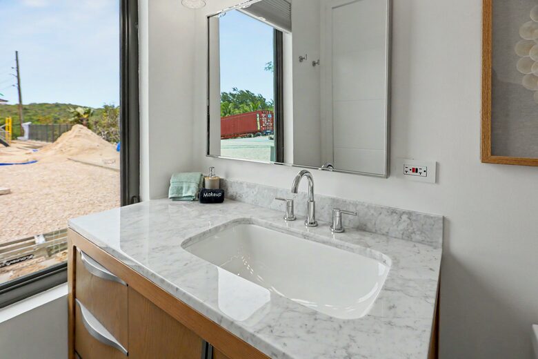 Tar Bay Oceanfront Splendor | Includes Pool and Guest House - Great Exuma, Bahamas