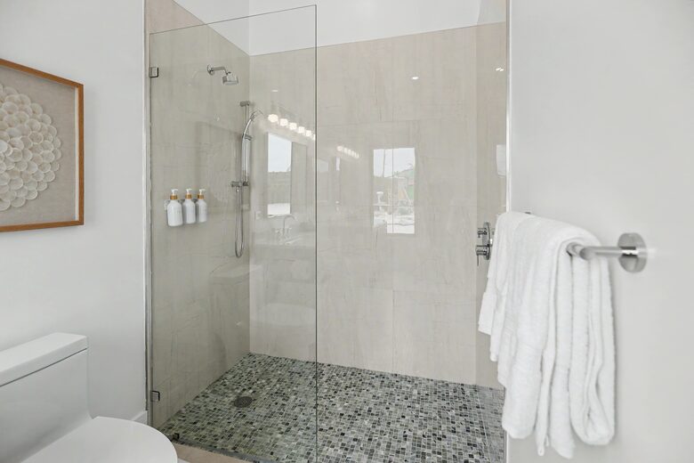 Tar Bay Oceanfront Splendor | Includes Pool and Guest House - Great Exuma, Bahamas