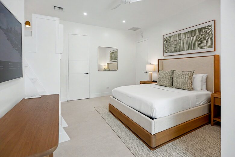 Tar Bay Oceanfront Splendor | Includes Pool and Guest House - Great Exuma, Bahamas