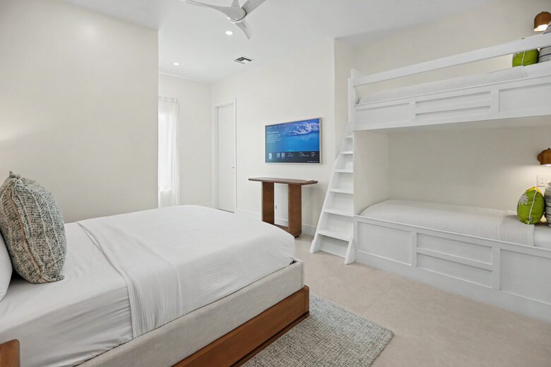 Tar Bay Oceanfront Splendor | Includes Pool and Guest House - Great Exuma, Bahamas