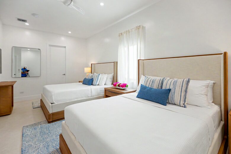 Tar Bay Oceanfront Splendor | Includes Pool and Guest House - Great Exuma, Bahamas