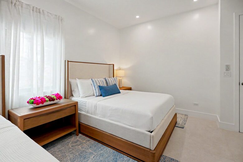 Tar Bay Oceanfront Splendor | Includes Pool and Guest House - Great Exuma, Bahamas