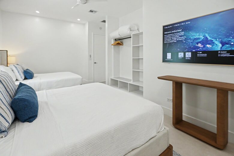 Tar Bay Oceanfront Splendor | Includes Pool and Guest House - Great Exuma, Bahamas