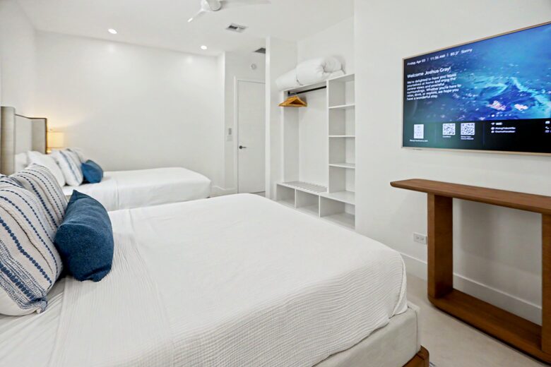 Tar Bay Oceanfront Splendor | Includes Pool and Guest House - Great Exuma, Bahamas