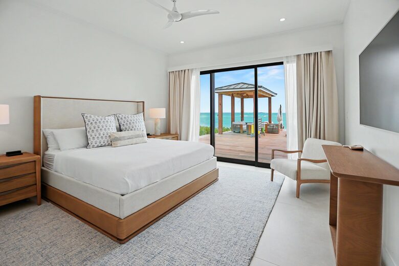 Tar Bay Oceanfront Splendor | Includes Pool and Guest House - Great Exuma, Bahamas