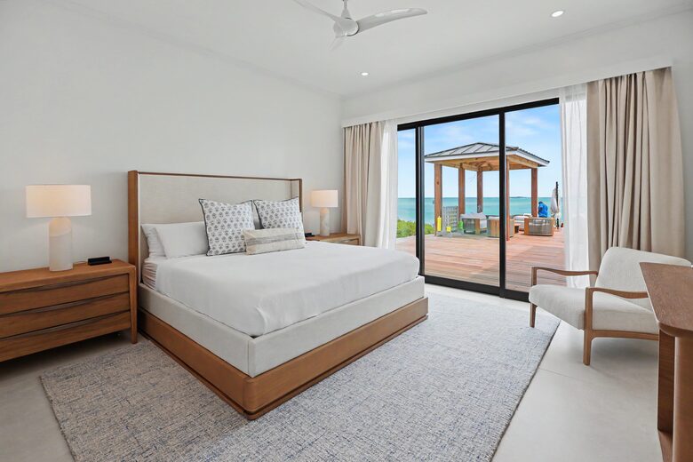 Tar Bay Oceanfront Splendor | Includes Pool and Guest House - Great Exuma, Bahamas