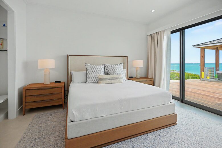 Tar Bay Oceanfront Splendor | Includes Pool and Guest House - Great Exuma, Bahamas