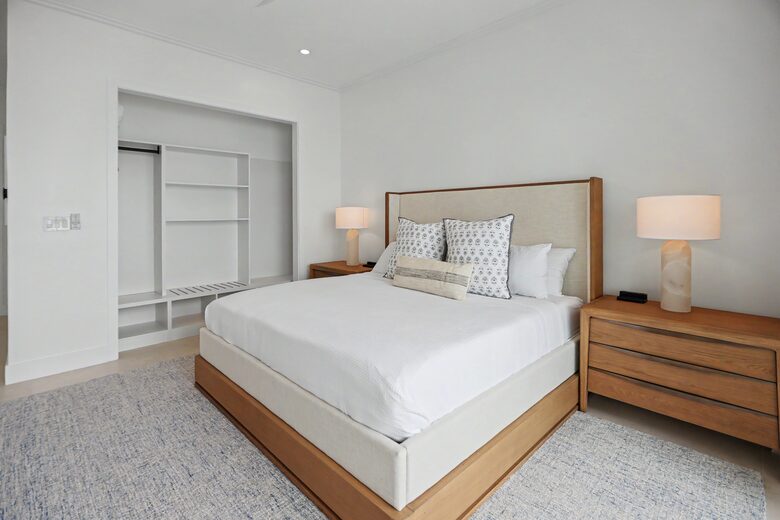 Tar Bay Oceanfront Splendor | Includes Pool and Guest House - Great Exuma, Bahamas