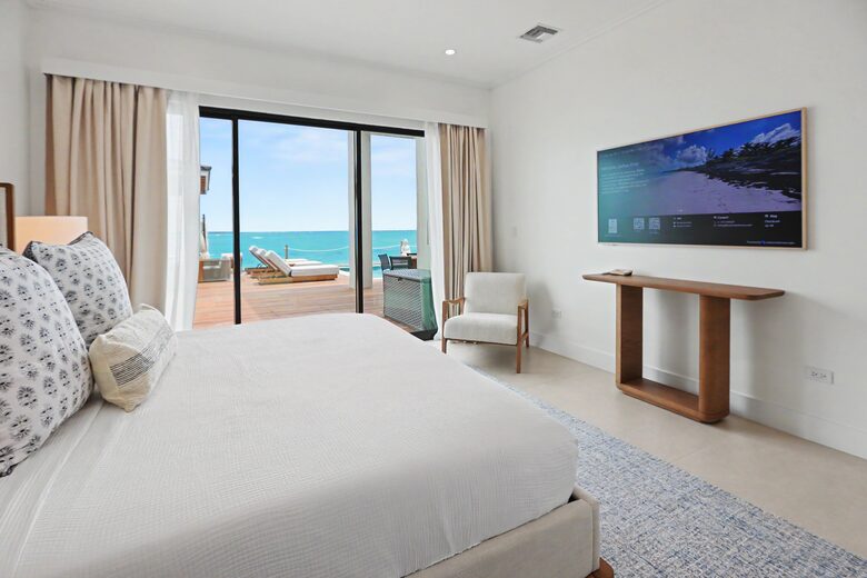 Tar Bay Oceanfront Splendor | Includes Pool and Guest House - Great Exuma, Bahamas