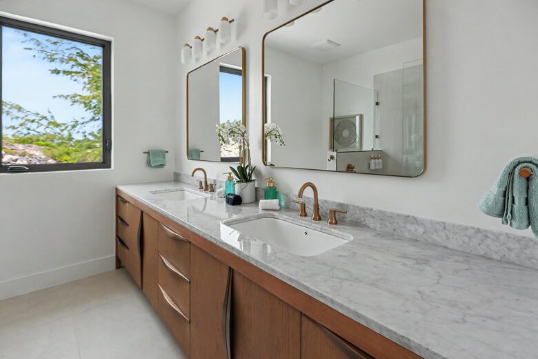 Tar Bay Oceanfront Splendor | Includes Pool and Guest House - Great Exuma, Bahamas