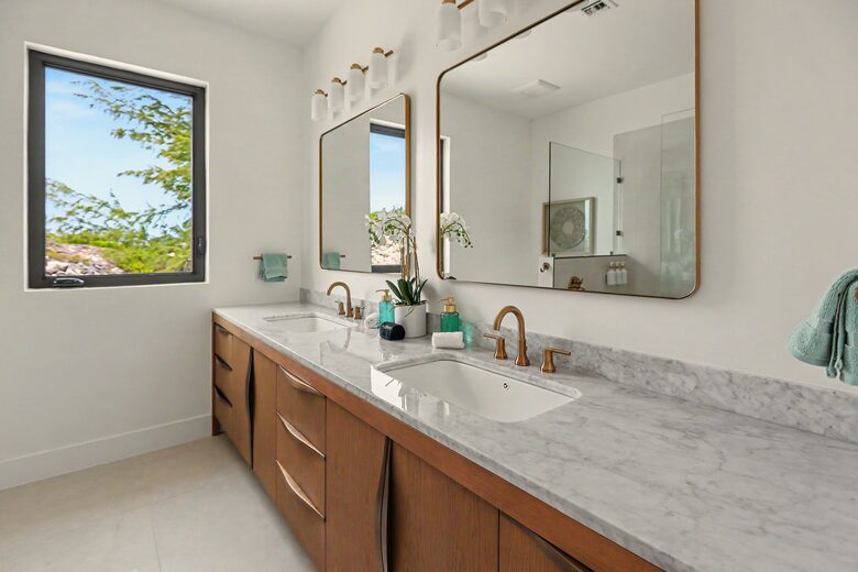 Tar Bay Oceanfront Splendor | Includes Pool and Guest House - Great Exuma, Bahamas