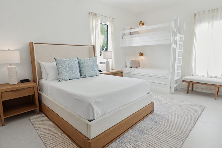 Tar Bay Oceanfront Splendor | Includes Pool and Guest House - Great Exuma, Bahamas