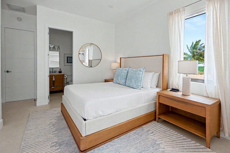 Tar Bay Oceanfront Splendor | Includes Pool and Guest House - Great Exuma, Bahamas