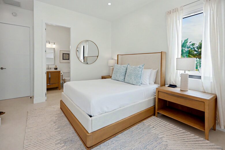 Tar Bay Oceanfront Splendor | Includes Pool and Guest House - Great Exuma, Bahamas