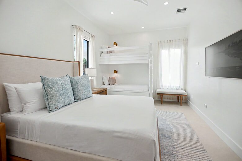 Tar Bay Oceanfront Splendor | Includes Pool and Guest House - Great Exuma, Bahamas