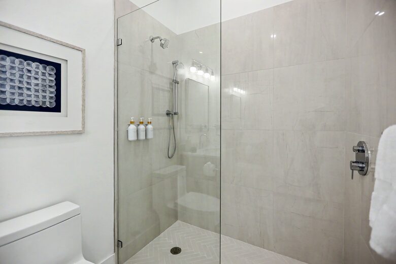 Tar Bay Oceanfront Splendor | Includes Pool and Guest House - Great Exuma, Bahamas