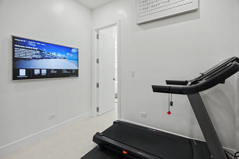 Tar Bay Oceanfront Splendor | Includes Pool and Guest House - Great Exuma, Bahamas