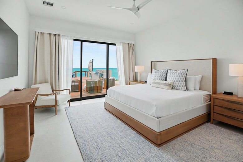 Tar Bay Oceanfront Splendor | Includes Pool and Guest House - Great Exuma, Bahamas