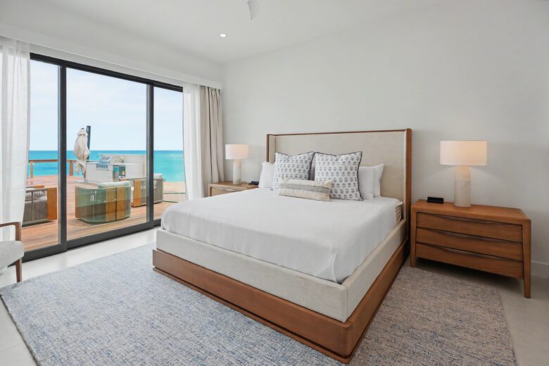 Tar Bay Oceanfront Splendor | Includes Pool and Guest House - Great Exuma, Bahamas