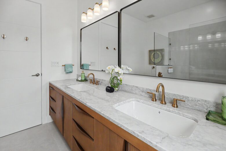 Tar Bay Oceanfront Splendor | Includes Pool and Guest House - Great Exuma, Bahamas