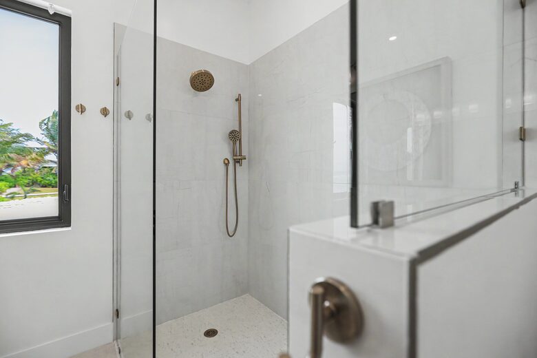 Tar Bay Oceanfront Splendor | Includes Pool and Guest House - Great Exuma, Bahamas