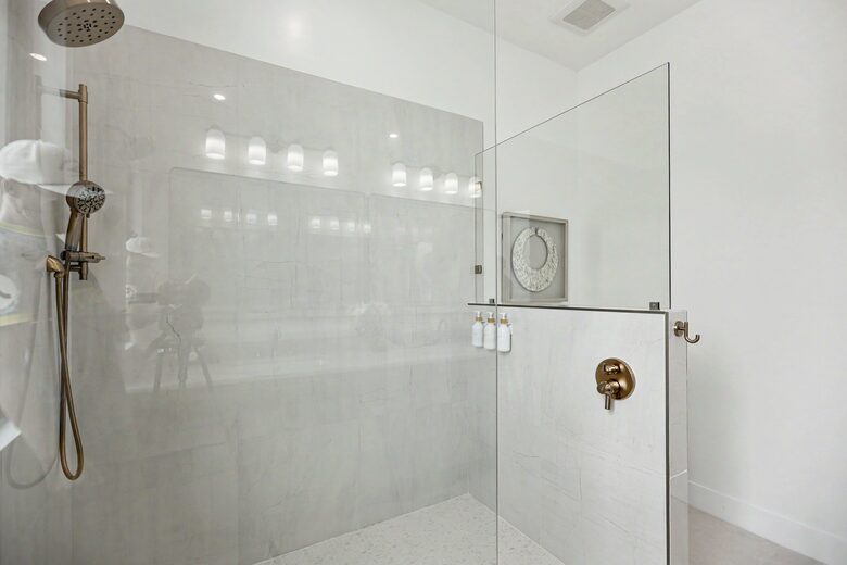 Tar Bay Oceanfront Splendor | Includes Pool and Guest House - Great Exuma, Bahamas