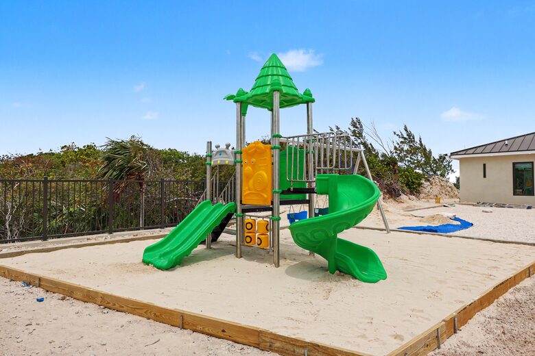 Tar Bay Oceanfront Splendor | Includes Pool and Guest House - Great Exuma, Bahamas