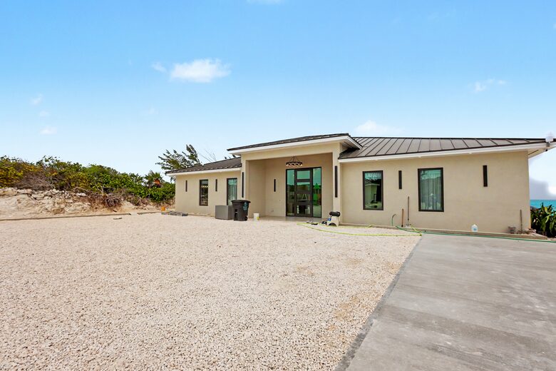 Tar Bay Oceanfront Splendor | Includes Pool and Guest House - Great Exuma, Bahamas